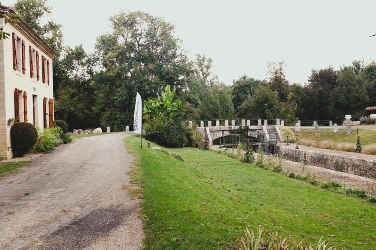 La double écluse de Graziac que l'on peut voir sur le sentier de la Baïse